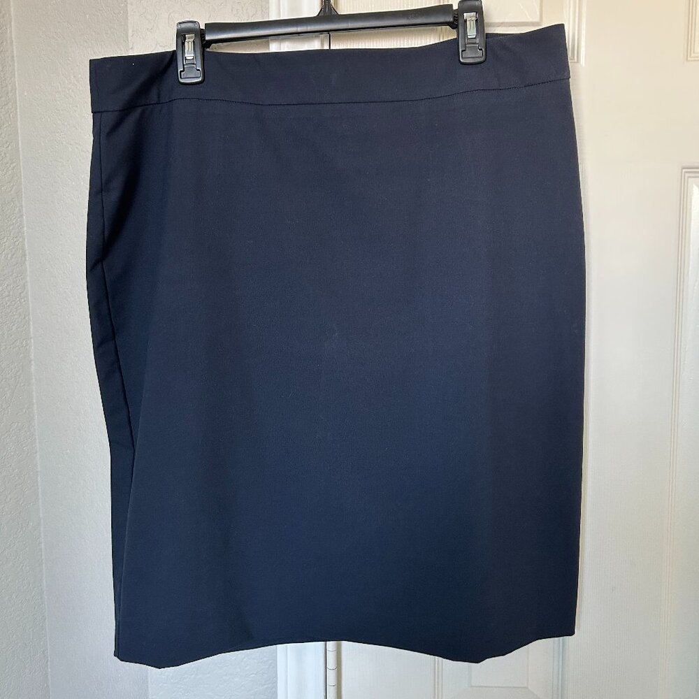 Ann Taylor Factory Lined Pencil Skirt - Back Zipper and Slit - Navy - Size 16